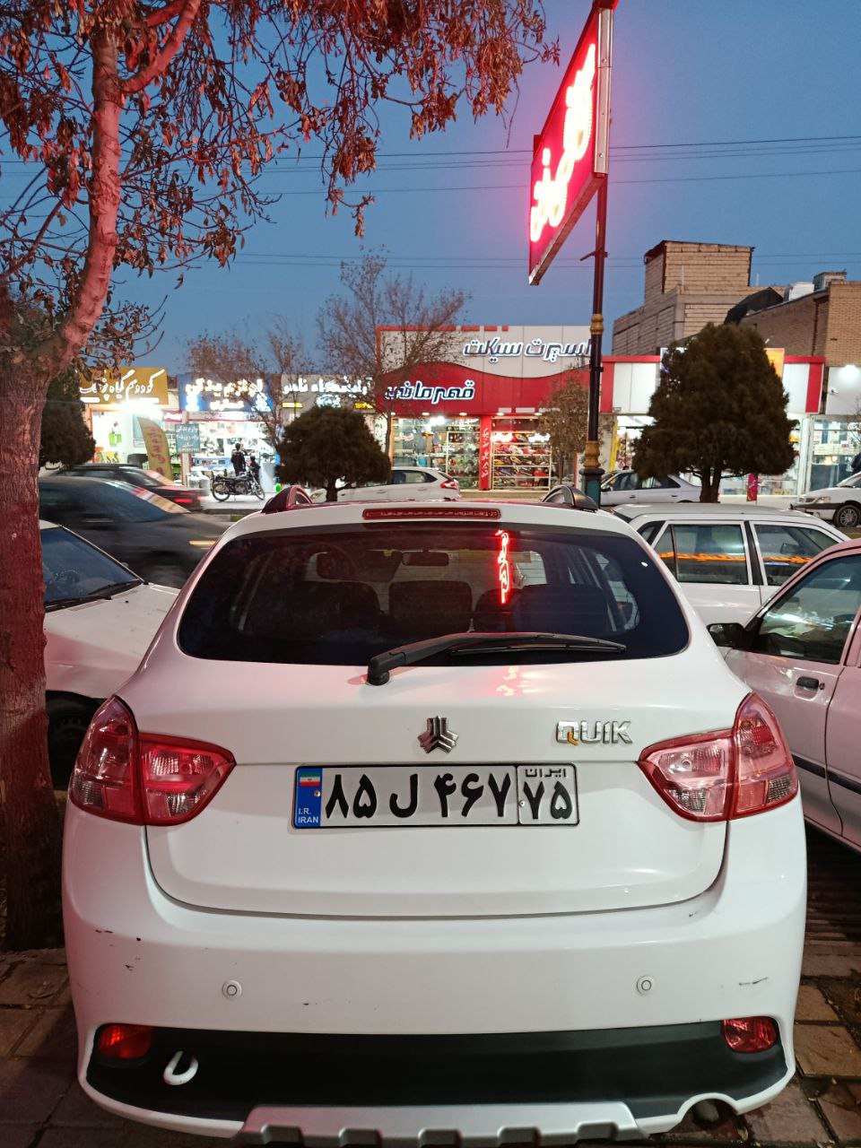 کوئیک R در حد - مدل 1401 - سفید نقره ای - کارشناسی شده